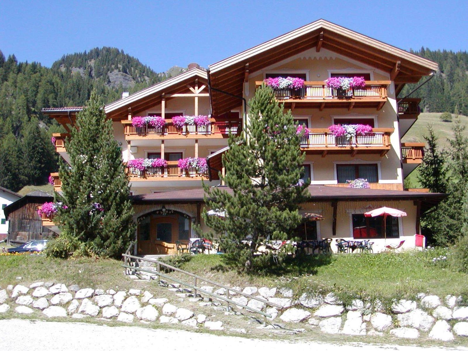 Hotel Dolomites Inn 卡纳泽伊 外观 照片